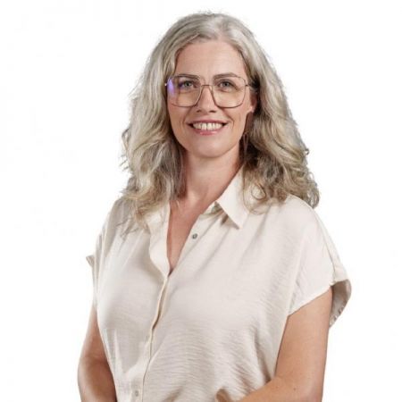 Ana L&uacute;cia Fernandes Henriques Neves